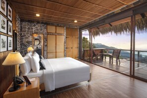Habitación doble Royal, vista a la montaña | Ropa de cama de alta calidad, edredón y minibar