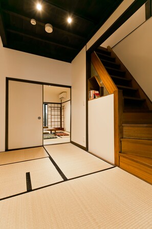 2 bedrooms, desk, free WiFi, bed sheets