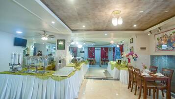 Free buffet breakfast