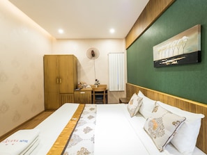 Ropa de cama de alta calidad, minibar, escritorio y cortinas blackout 