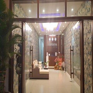 Lobby - Nirvana Hotel Da Nang (Da Nang)
