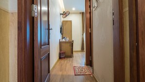 Premium bedding, minibar, desk, blackout drapes - Nirvana Hotel Da Nang (Da Nang)