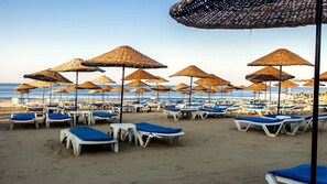 Private beach, beach bar - The Garden Beach Hotel (Alanya)