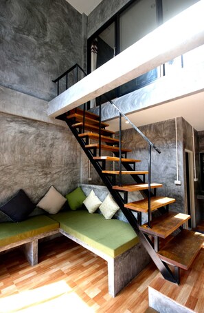 Living area - Aonang Lodge (Krabi)