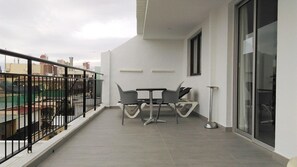 Deluxe Room, Balcony, City View | Balcony