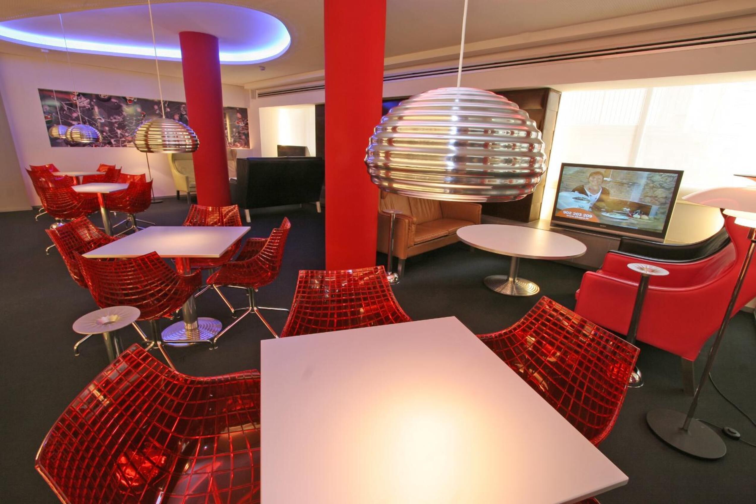 breakfast, lunch and dinner served