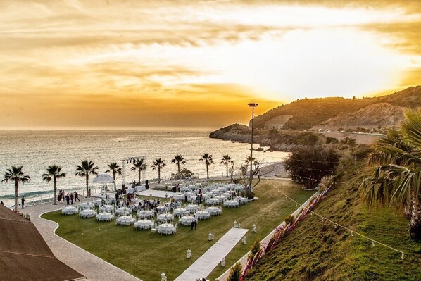 Frühstück, Mittagessen, internationale Küche, Blick auf den Garten