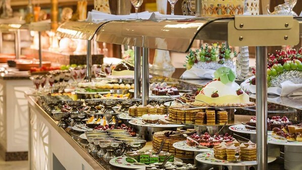A buffet with various desserts and pastries. - Sea Star Hotel - All Inclusive (Alanya)