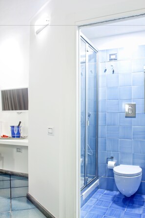 Kamar Double Klasik | Kamar mandi | Perlengkapan mandi gratis, pengering rambut, kloset, dan handuk
