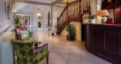 Breffni Arms Hotel