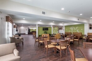 Free daily buffet breakfast - Sleep Inn & Suites College Station near University (College Station)