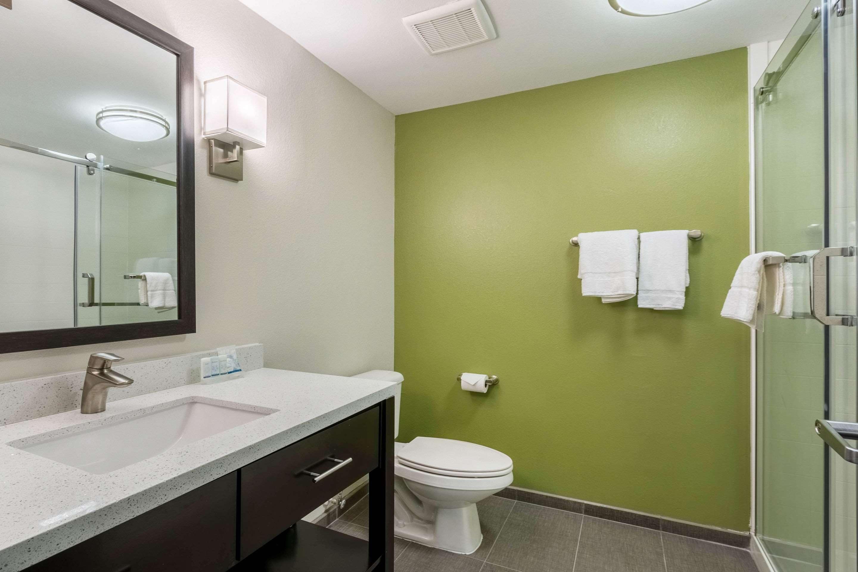 standard room, 2 queen beds, non smoking | bathroom | shower, hair dryer, towels