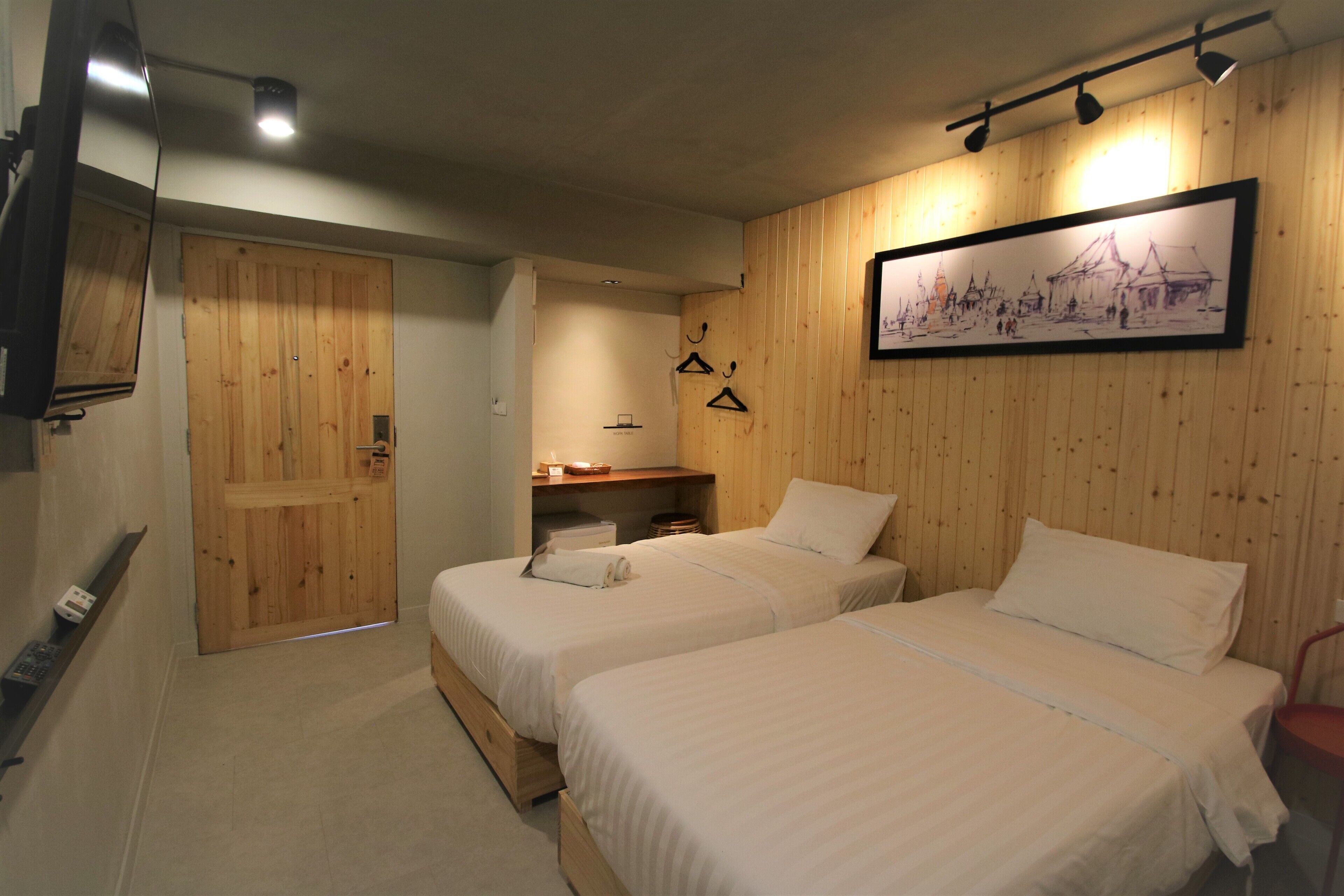 standard twin room | free wifi