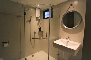Deluxe Double Room, Balcony | Bathroom | Shower, free toiletries, towels - P24@Kaset (Bangkok)