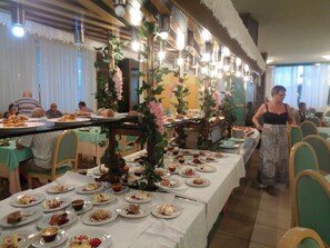 Café da manhã e jantar