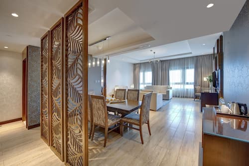 Deluxe Suite - Complimentary Shuttle Bus to Beach & Mall of the Emirates | Living area | LED TV