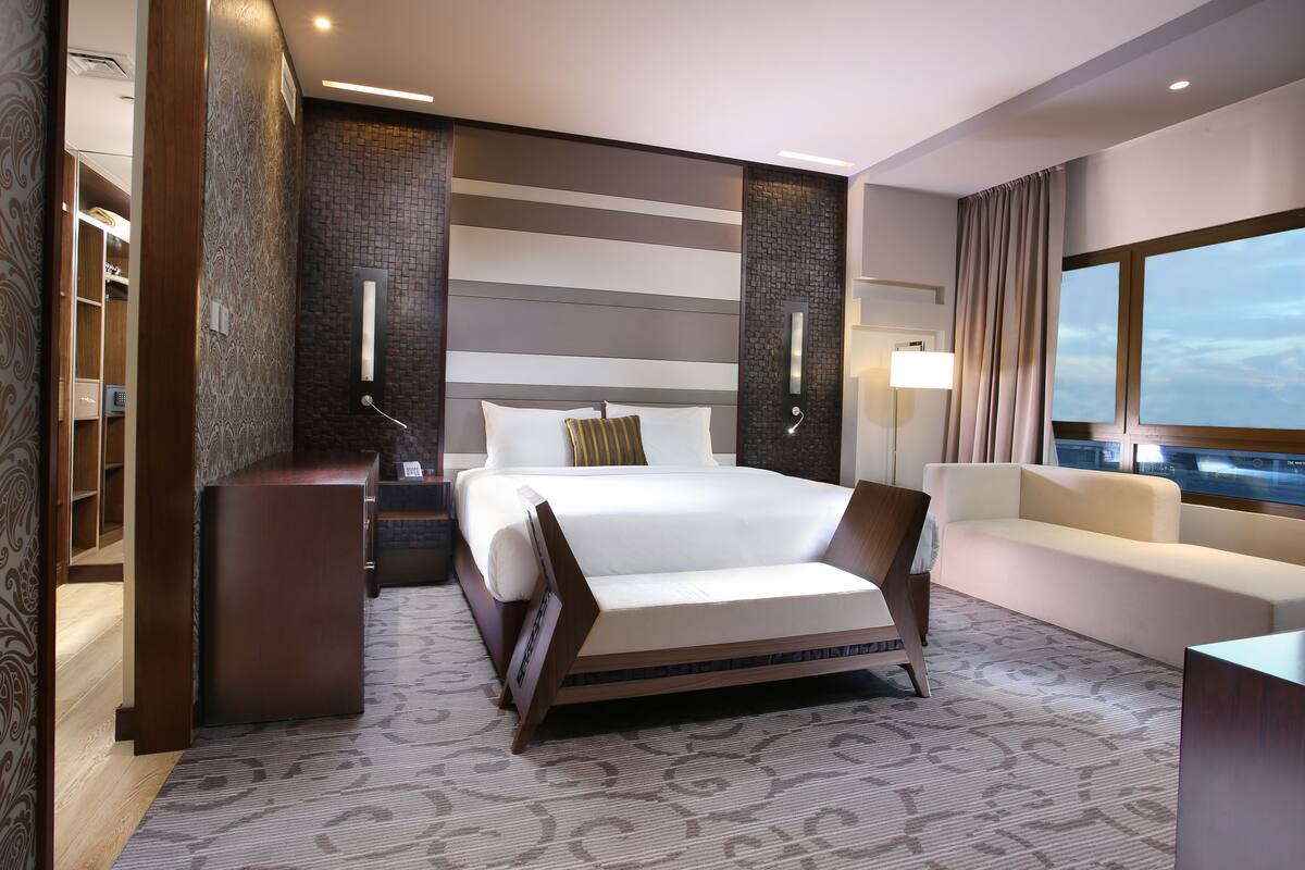 Minibar, in-room safe, desk, blackout curtains