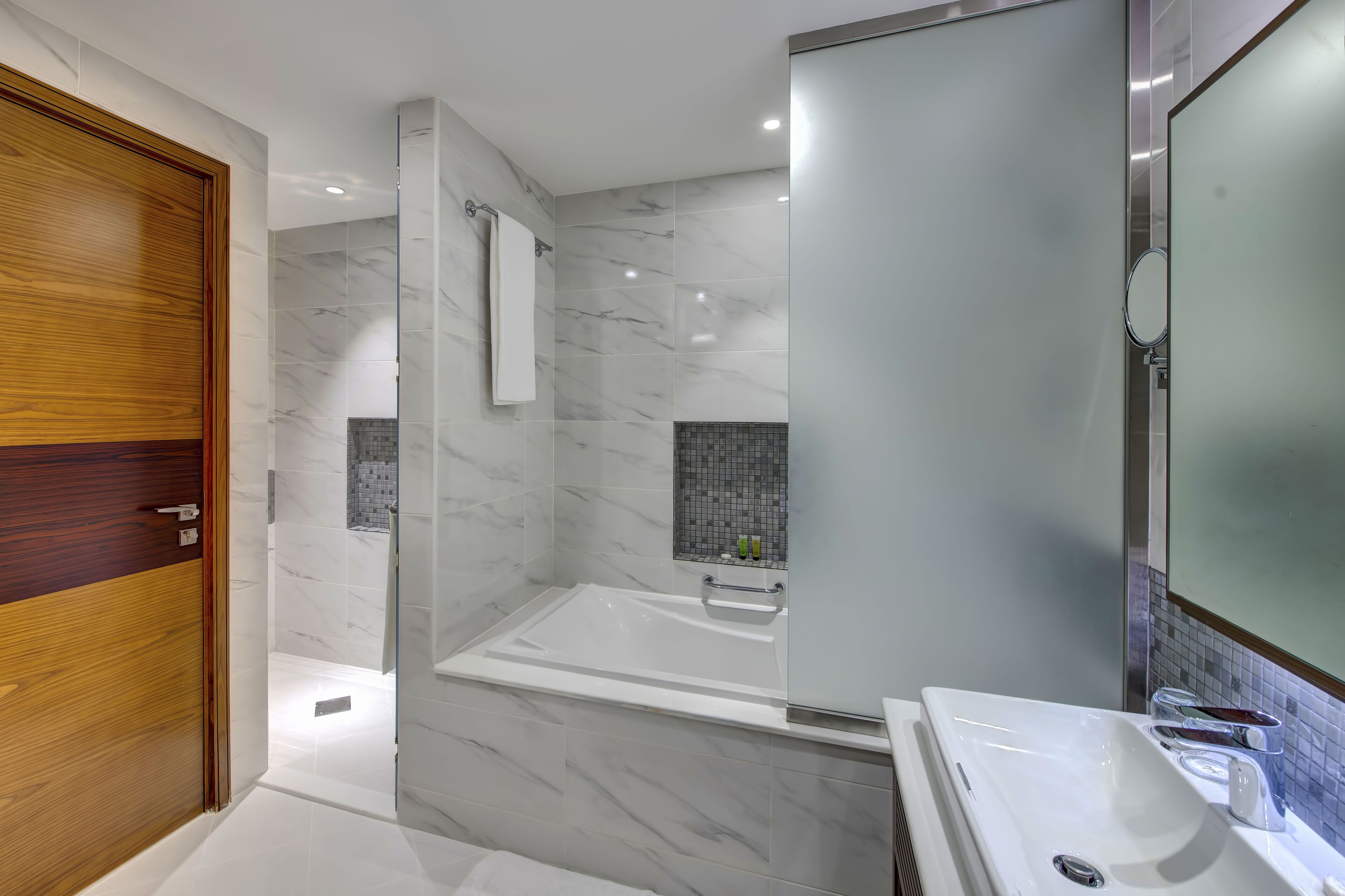 Photo - Metropolitan Hotel Dubai