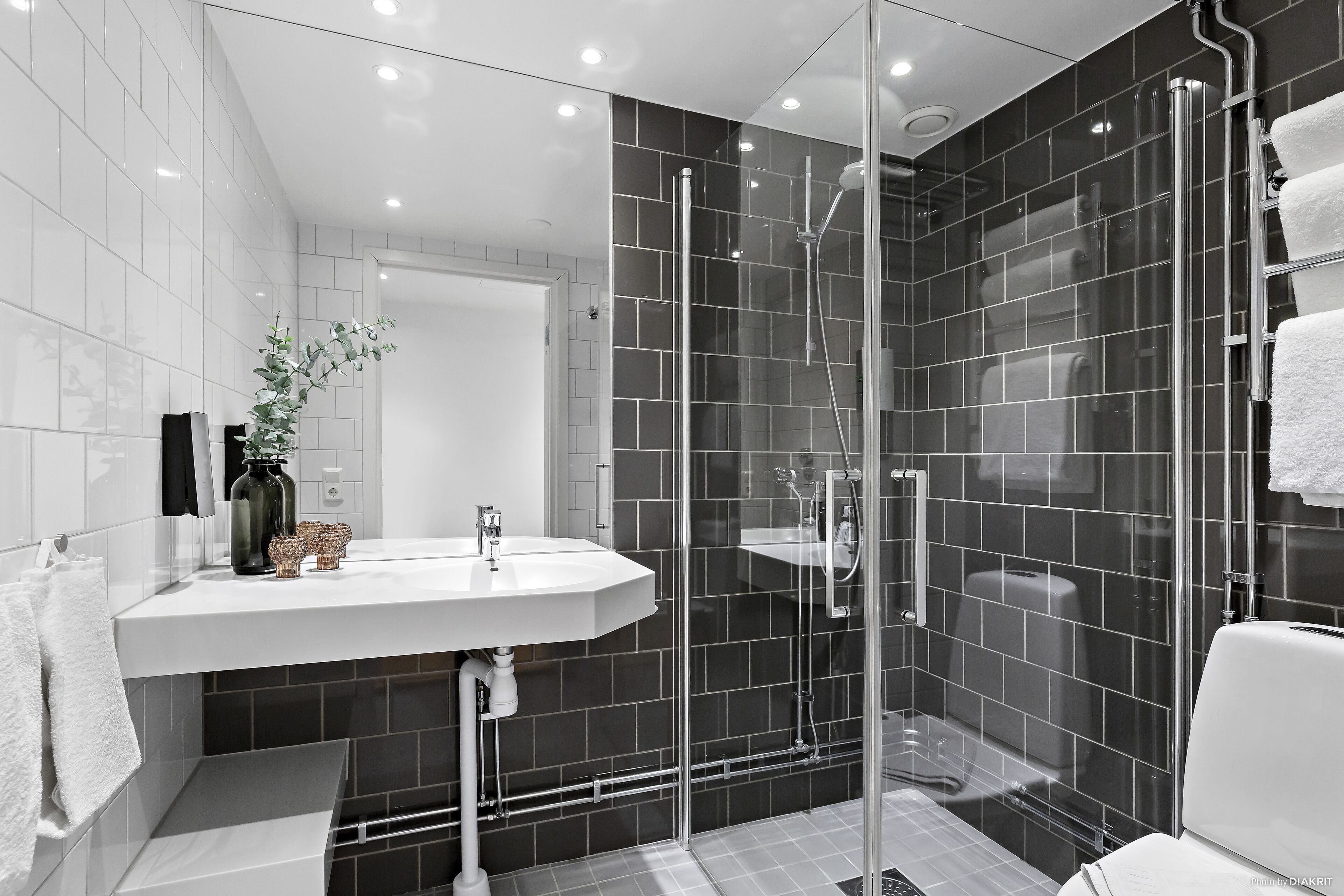 twin studio | bathroom | shower, eco-friendly toiletries, hair dryer, heated floors