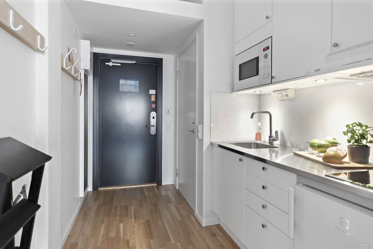 single studio | private kitchenette | fridge, microwave, stovetop, coffee/tea maker