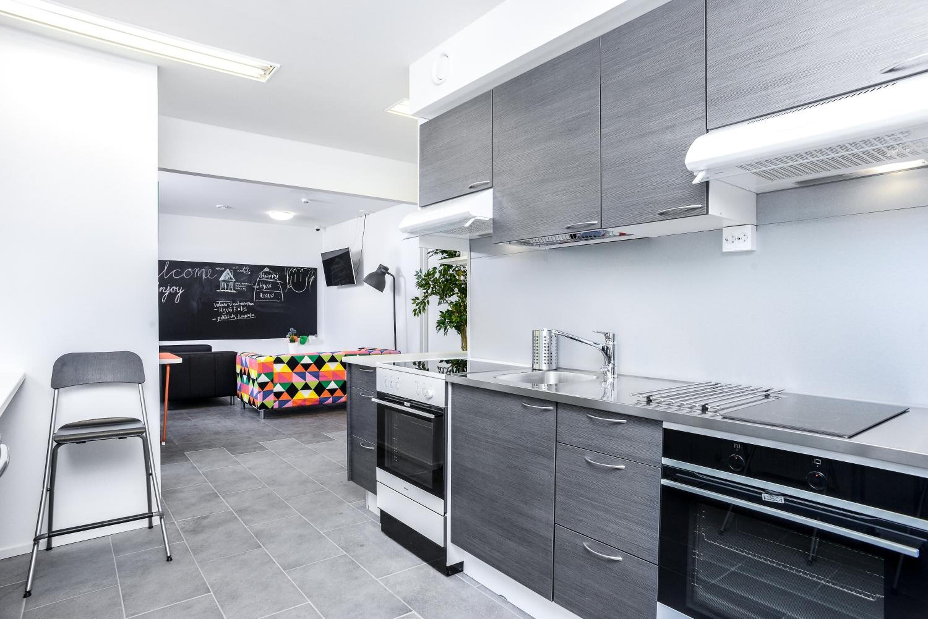 迷你冰箱、微波炉、茶具/咖啡用具、电热水壶