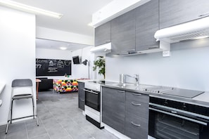 Mini-fridge, microwave, coffee/tea maker, electric kettle - Forenom Hostel Vantaa Aviapolis (Vantaa)