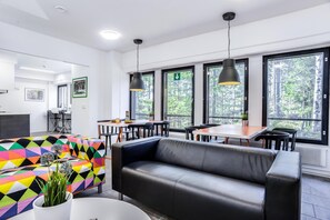 Televisión de pantalla plana, chimenea