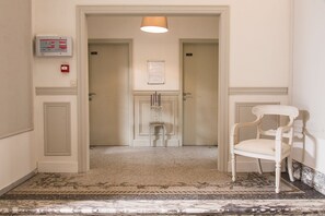 Pintu masuk interior