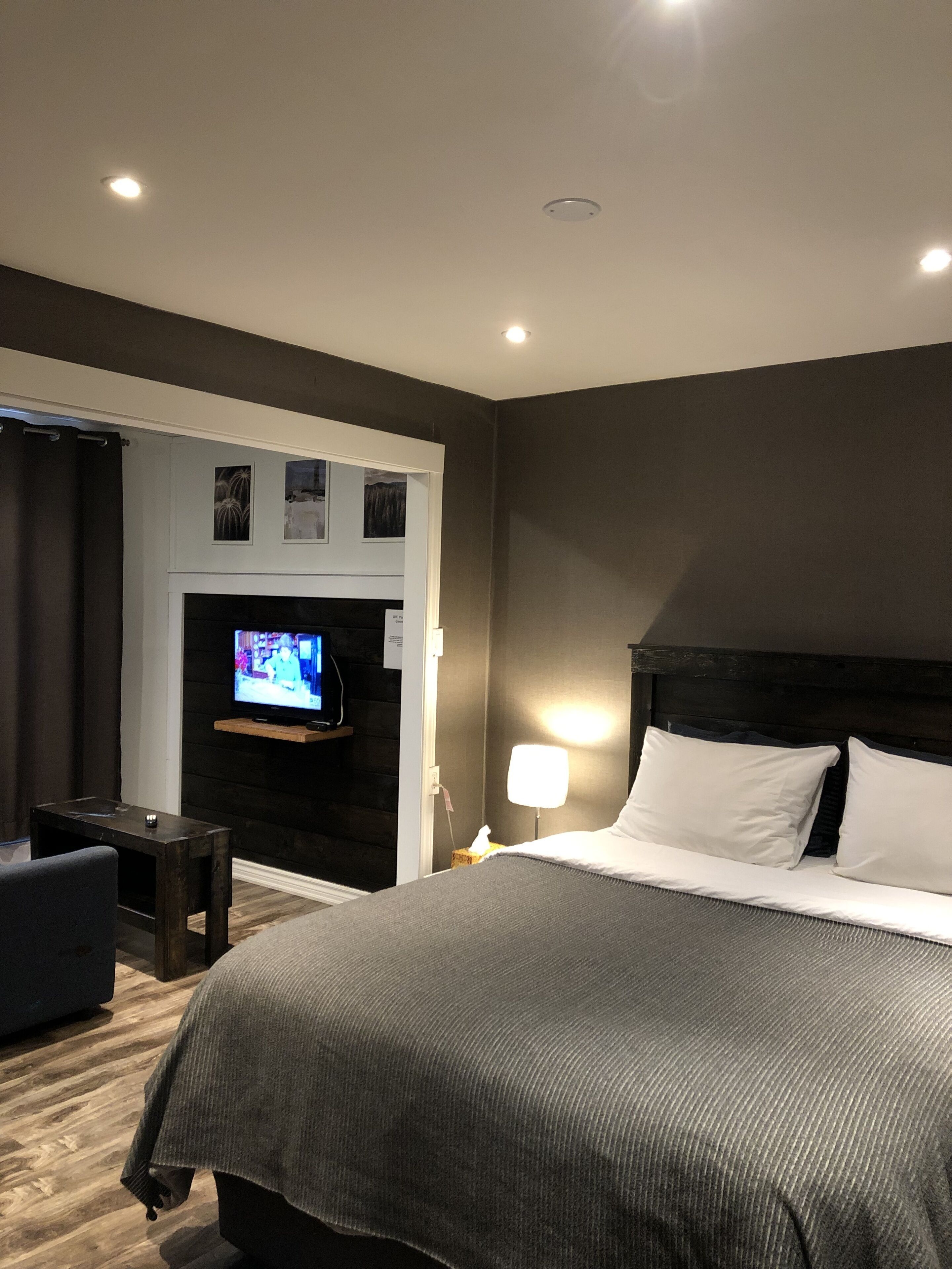 Bureau, Wi-Fi gratuit, draps fournis