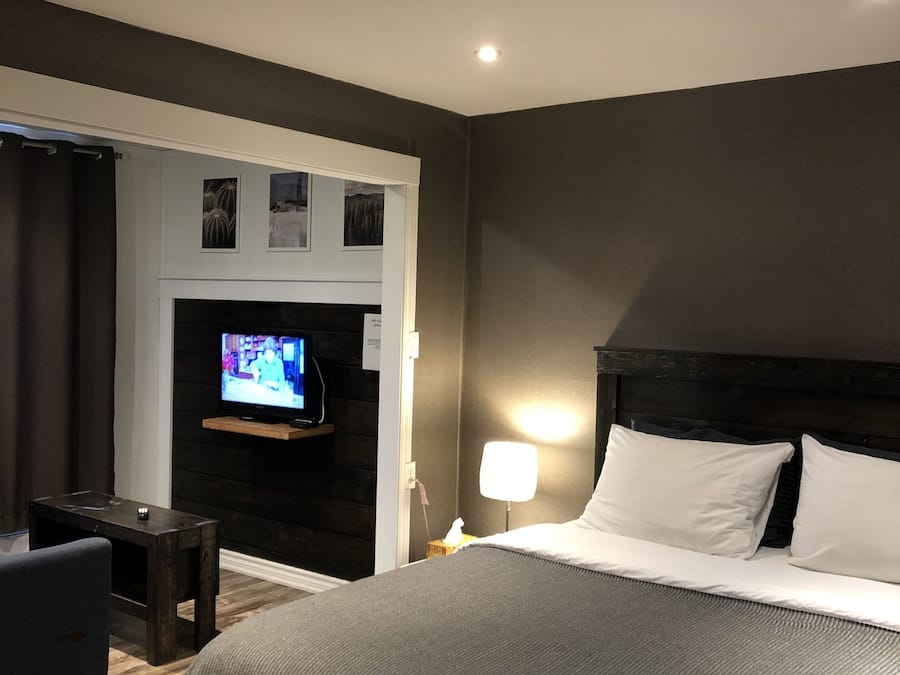 Superior Suite, 1 Queen Bed, Kitchenette | Desk, free WiFi, bed sheets
