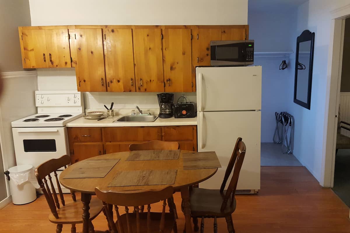 Family Room, 2 Bedrooms, Kitchenette | Private kitchenette | Mini-fridge, microwave, toaster
