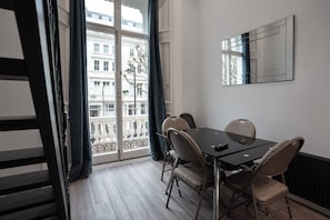 Superior Family Studio - Balcony | Iron/ironing board, free cribs/infant beds, bed sheets - MSK Superior (London)