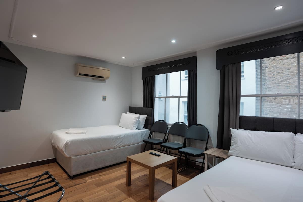 Deluxe Triple Studio | Iron/ironing board, cribs (free), bed sheets