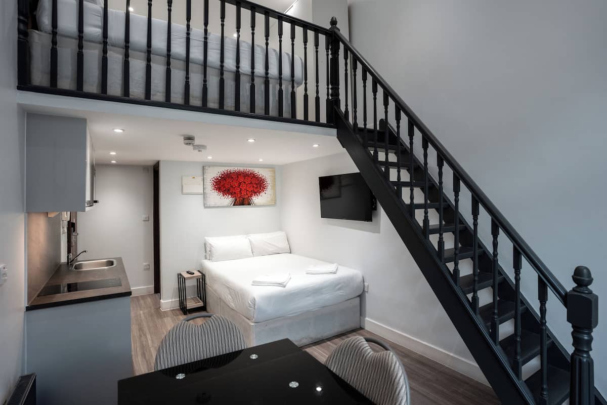 Superior Family Studio - Balcony | Iron/ironing board, free cribs/infant beds, bed sheets
