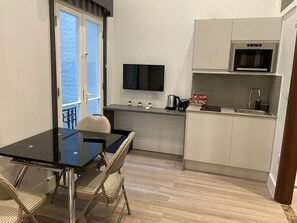 Tabla de planchar con plancha 