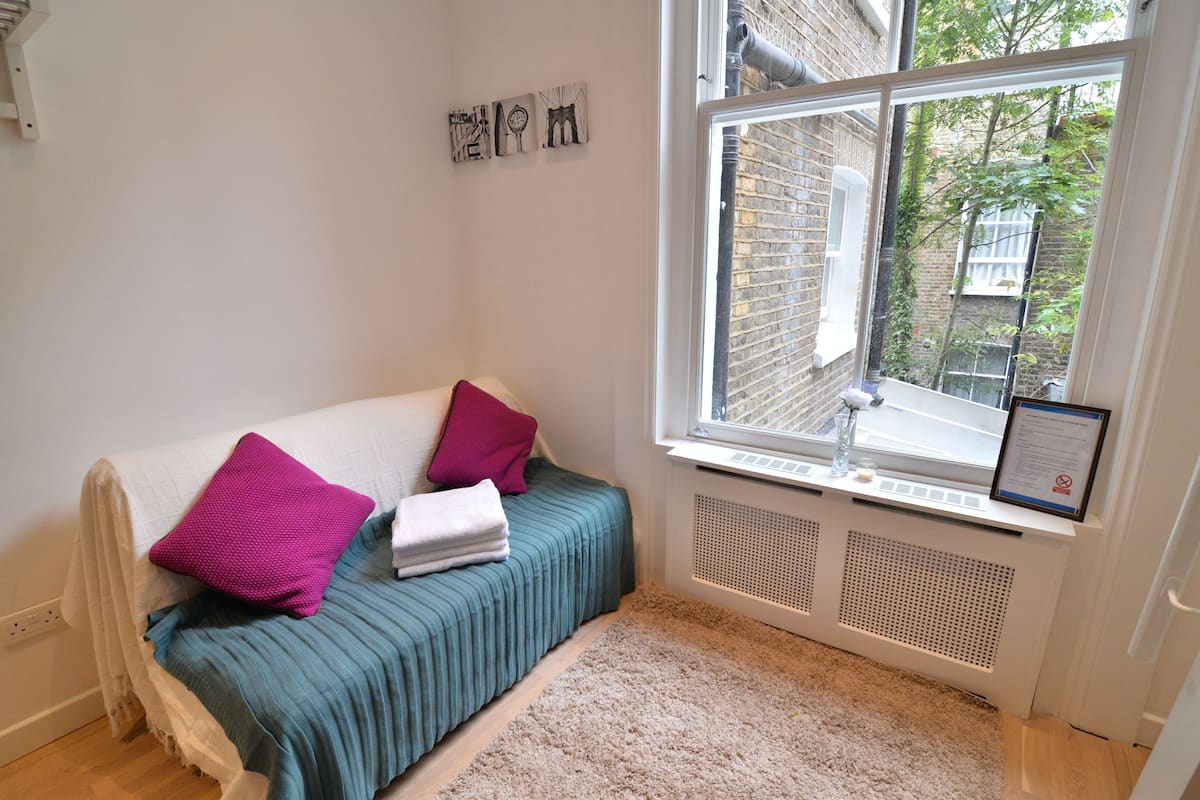 Deluxe Duplex (Studio)
