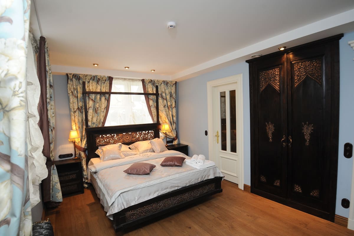 Premium bedding, desk, iron/ironing board, rollaway beds