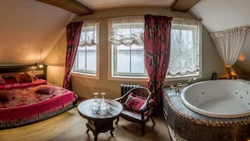 Luxury Suite, Jetted Tub, Lake View | Premium bedding, desk, iron/ironing board, rollaway beds