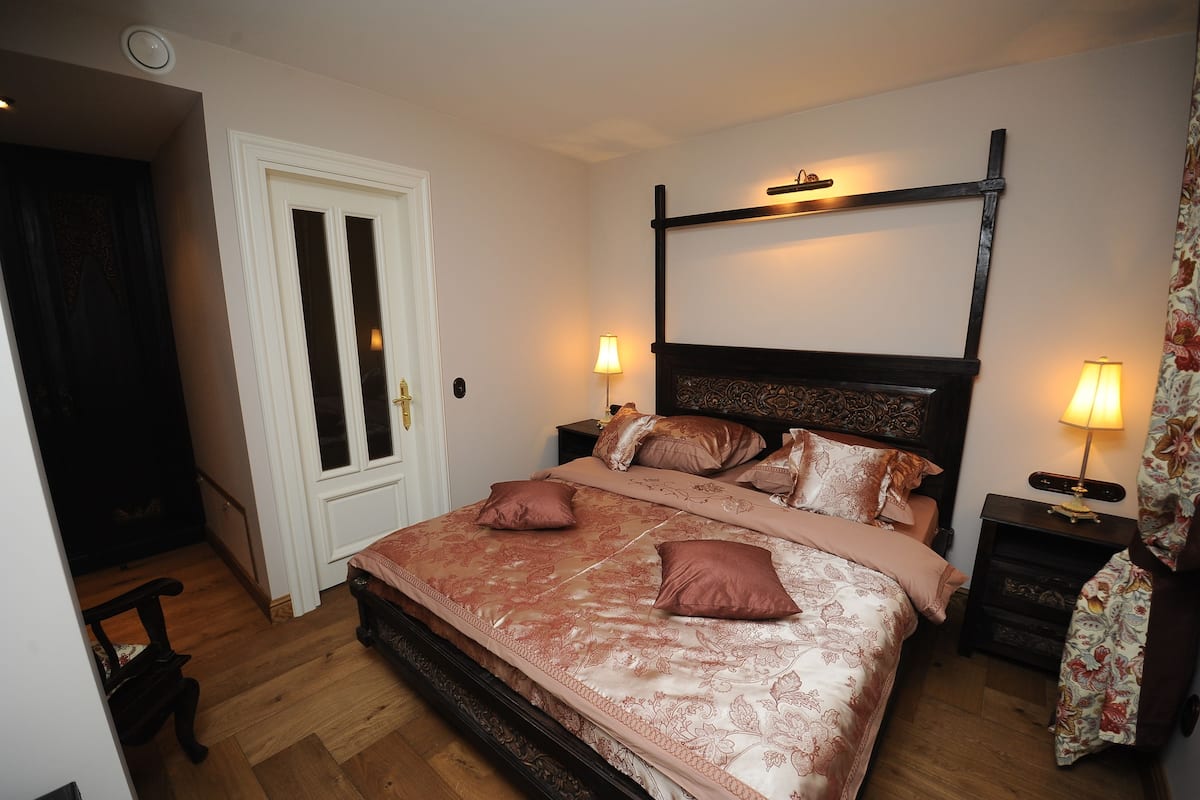 Premium bedding, desk, iron/ironing board, rollaway beds