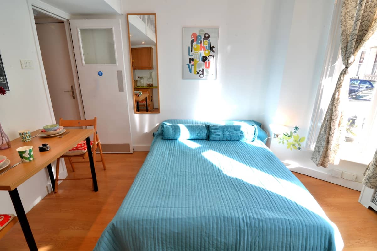 Superior Studio | Iron/ironing board (on request), WiFi (free)