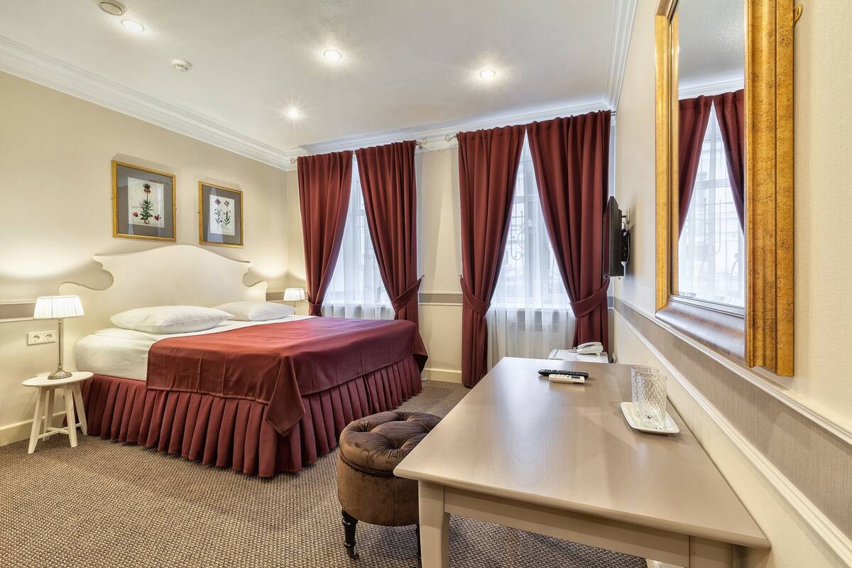 Superior-Doppelzimmer | Zimmersafe, Schreibtisch, Zustellbetten, kostenloses WLAN