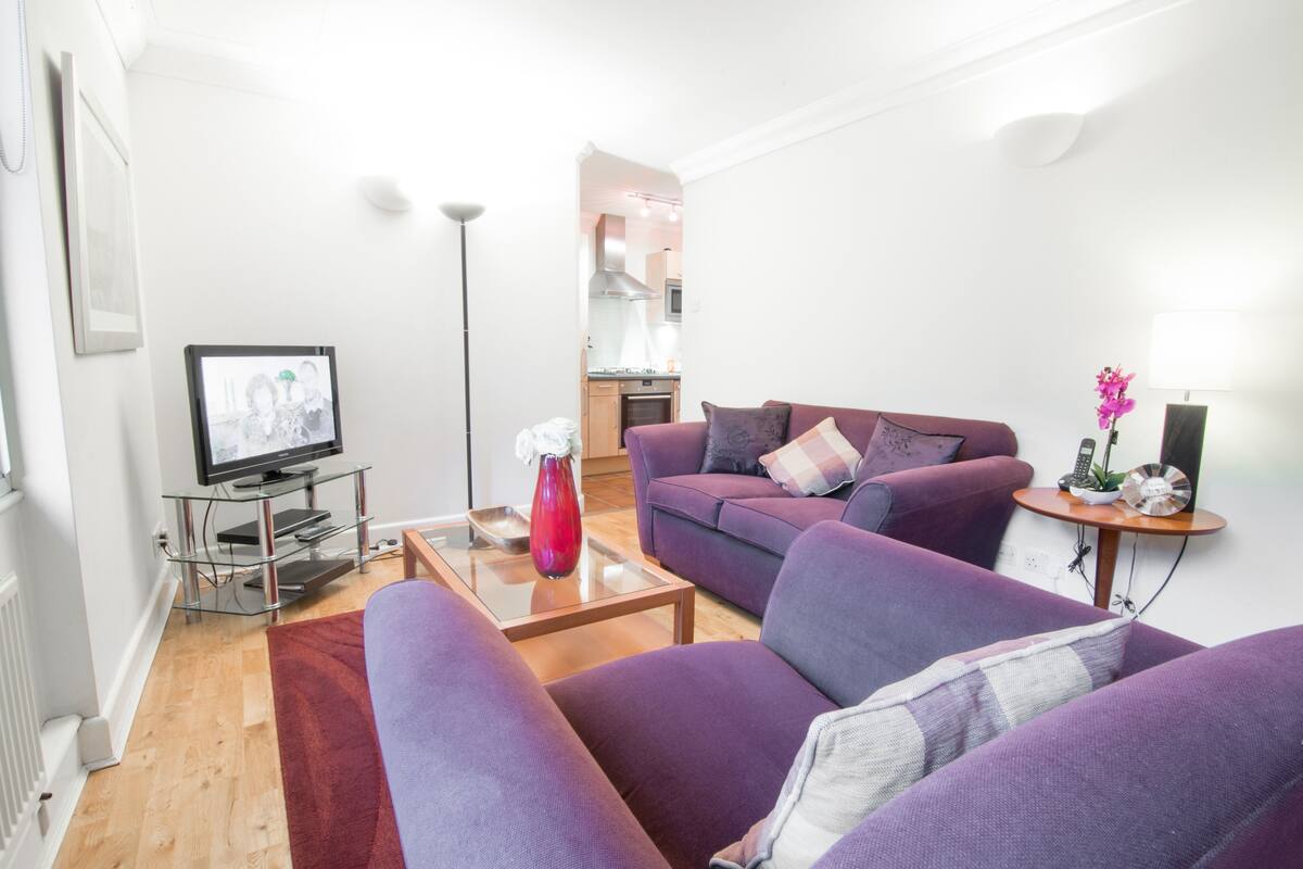 Apartamento, 1 quarto | Área de estar | TV LCD