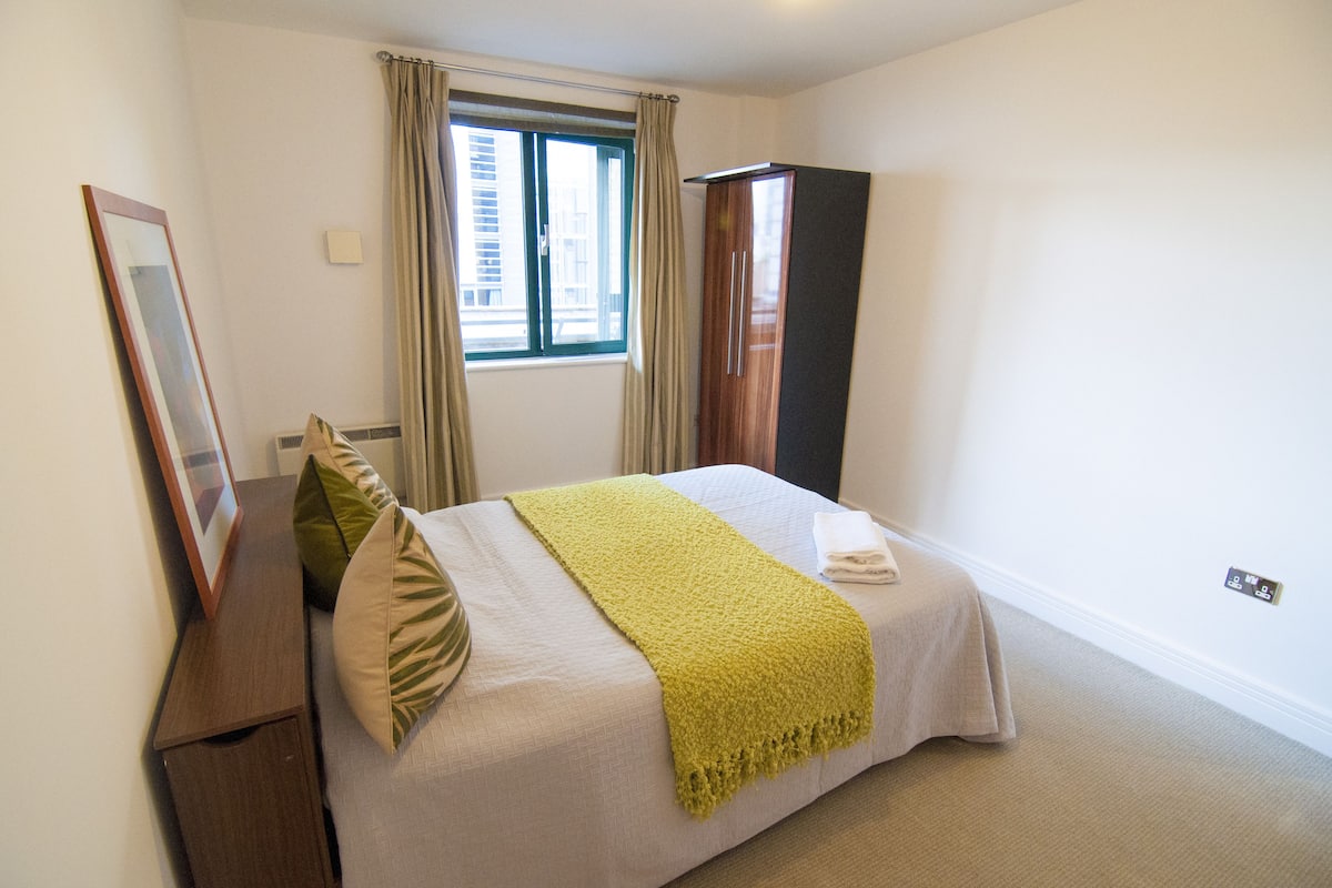 Apartamento, 1 quarto, sacada | 1 quarto, ferros/tábuas de passar roupa, Wi-Fi de cortesia