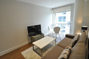 Apartment, 1 Bedroom, City View | Living area | LCD TV - CityGate Tower Bridge (London)