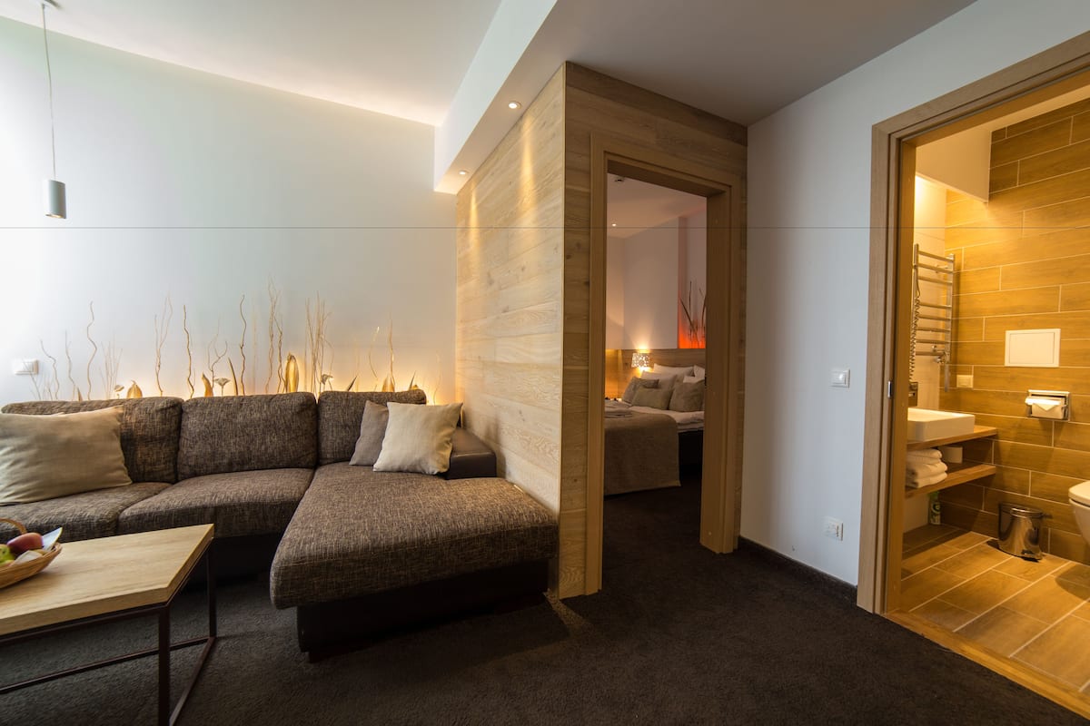 premium bedding, minibar, in-room safe, blackout curtains