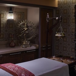 Couples treatment room(s), body treatments, aromatherapy, body wraps