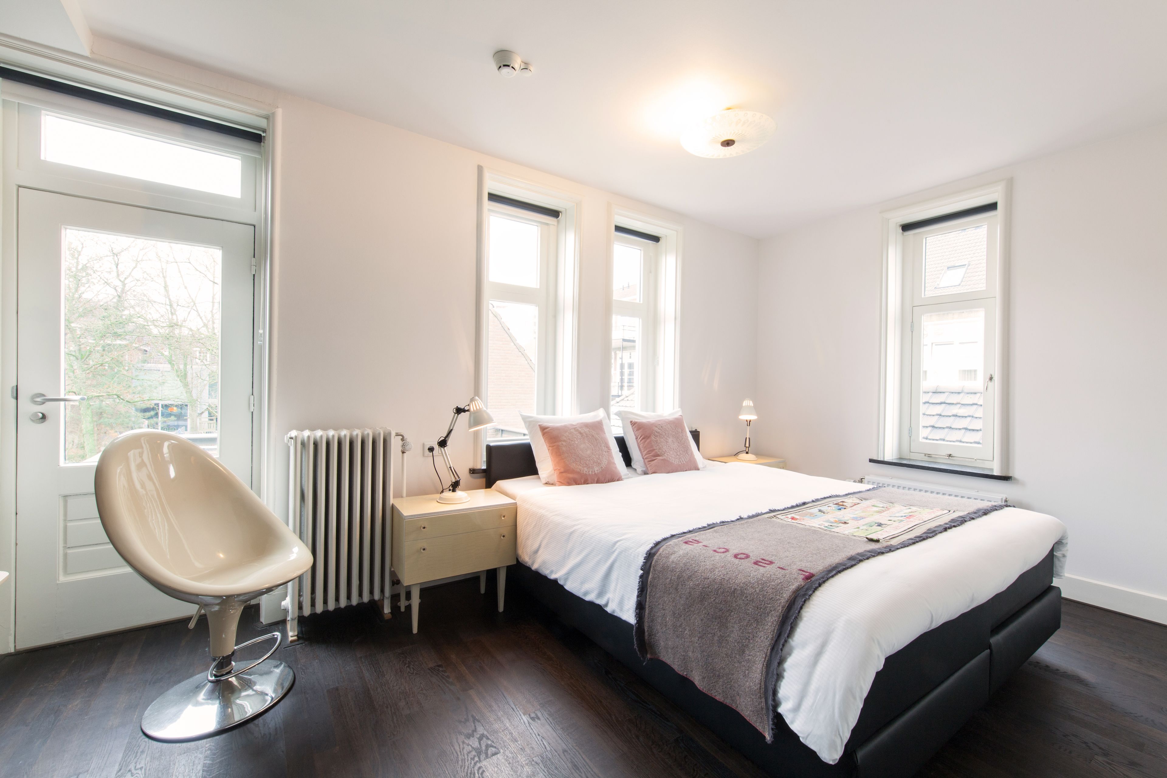 deluxe room | 1 bedroom, in-room safe, individually decorated, individually furnished