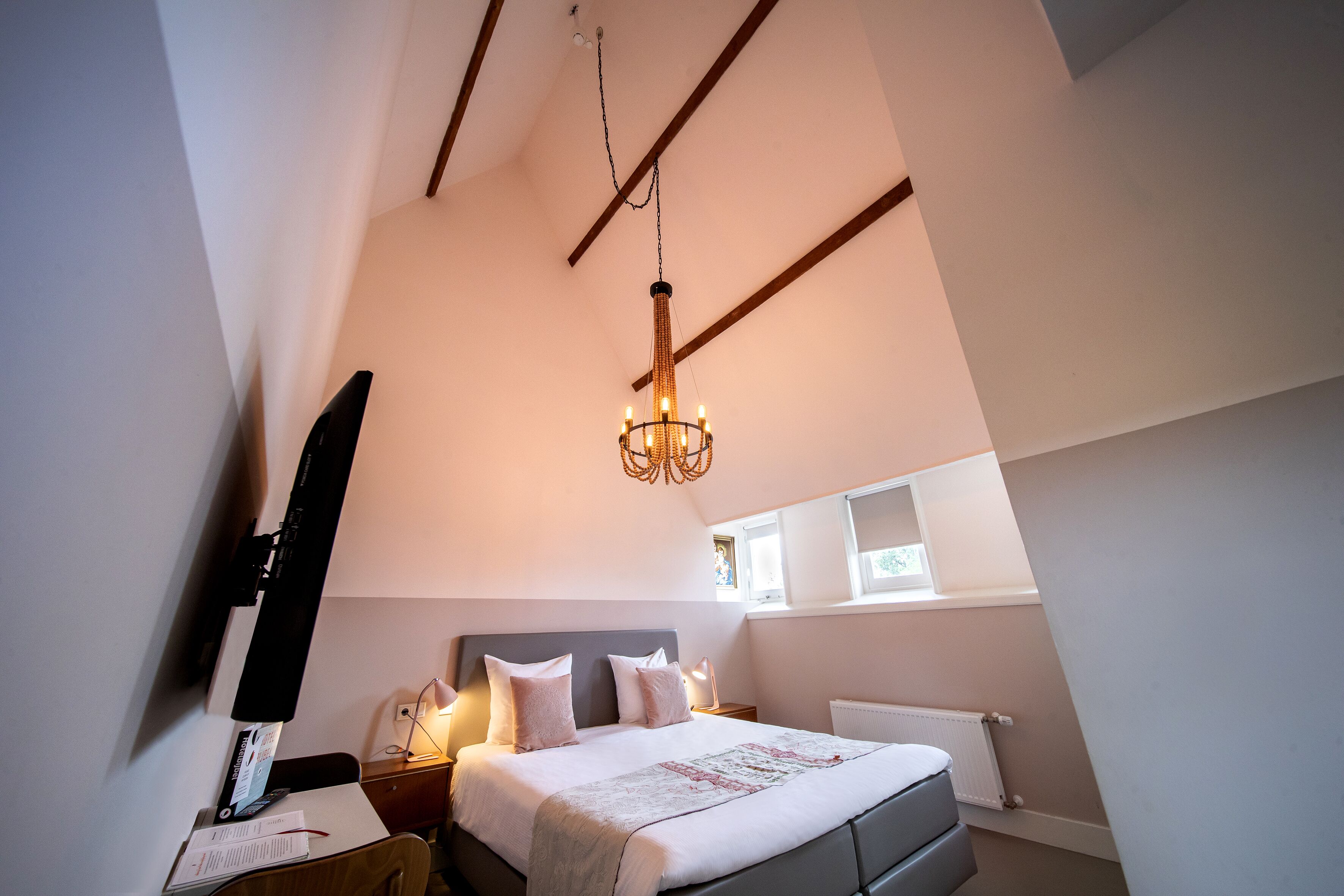 deluxe room | 1 bedroom, in-room safe, individually decorated, individually furnished