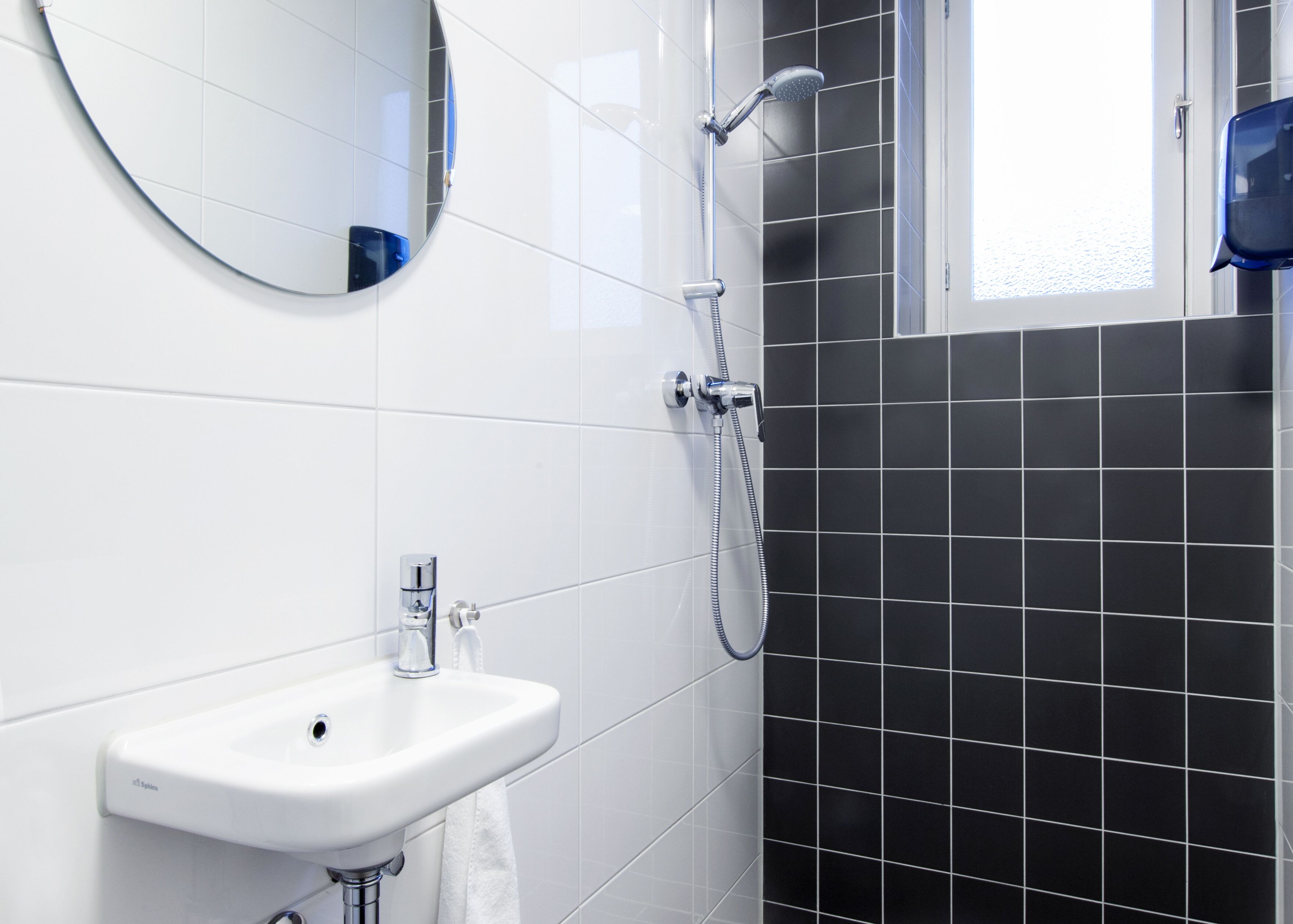 basic - comfort room | bathroom | free toiletries, hair dryer, towels