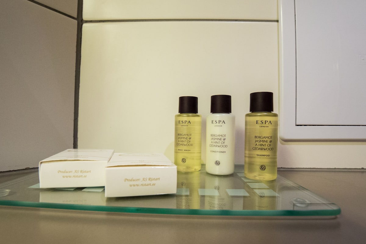 twin room (with spa access) | bathroom amenities | shower, free toiletries, hair dryer, towels